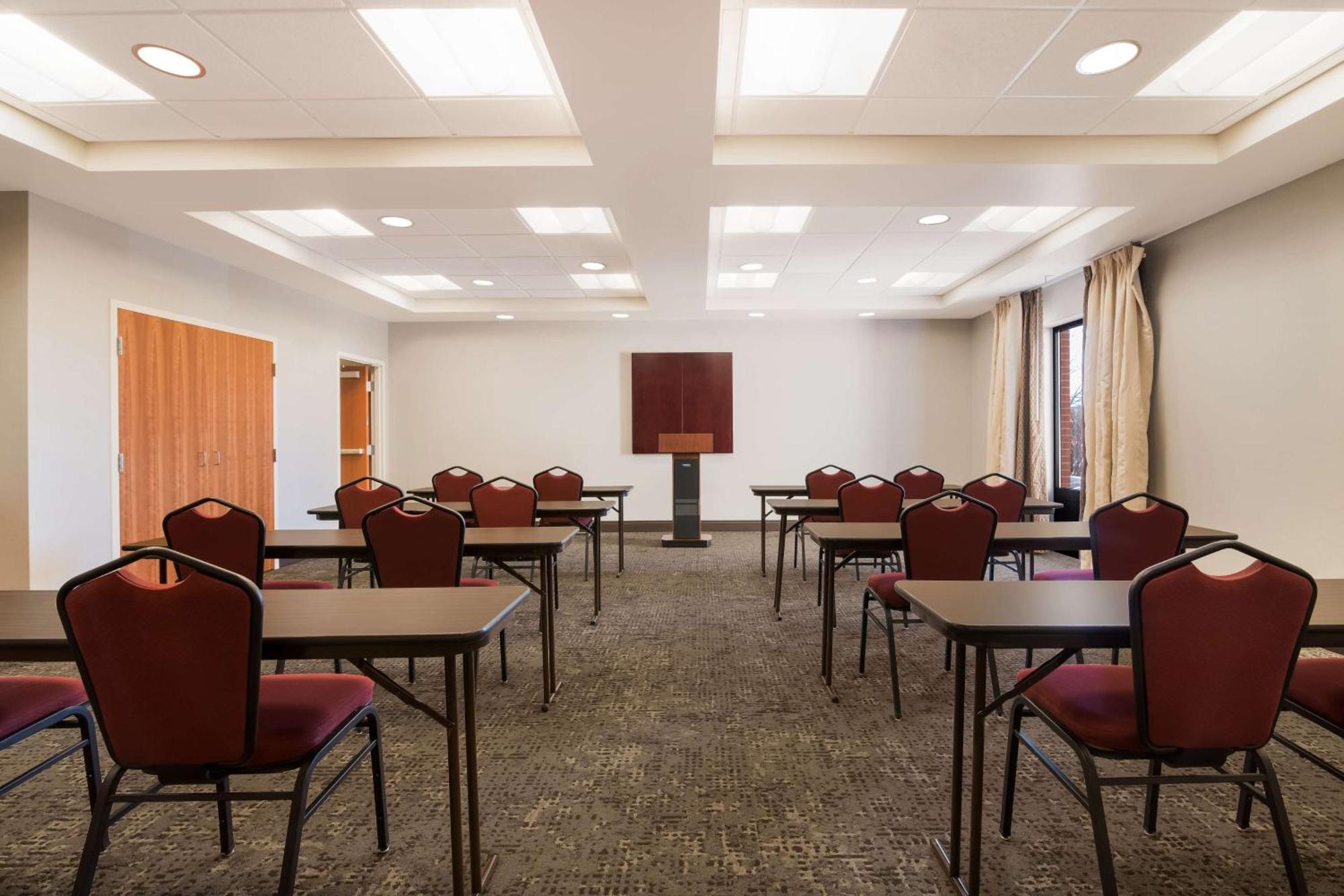 Hampton Inn & Suites Plattsburgh Esterno foto