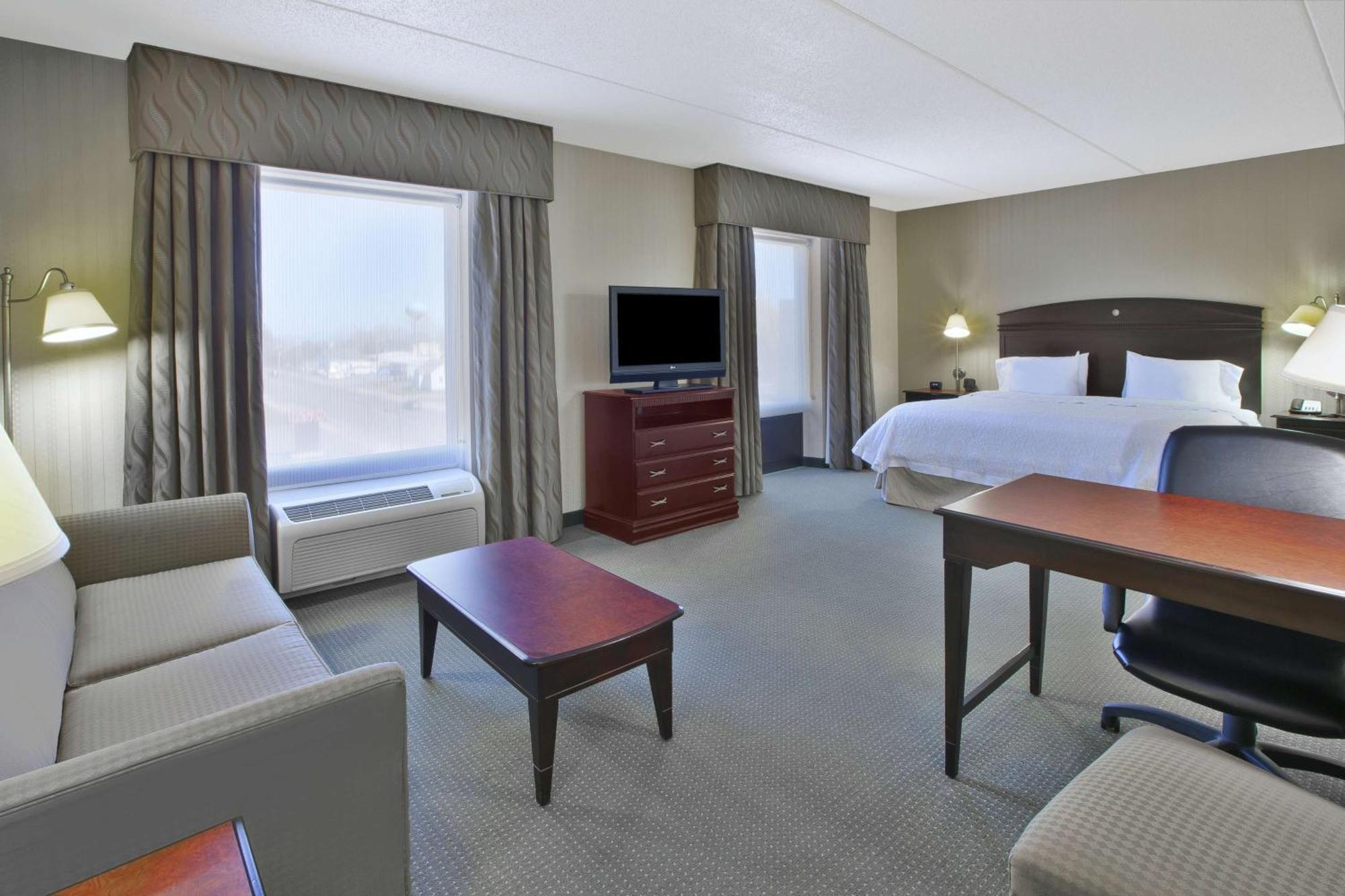Hampton Inn & Suites Plattsburgh Esterno foto